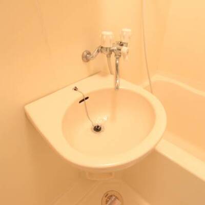 
						可愛いサイズの洗面台あります。