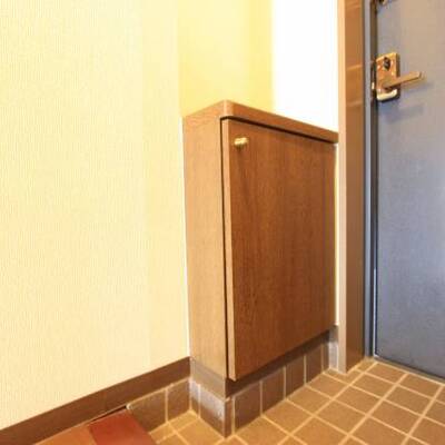
						下駄箱もしっかりございます。