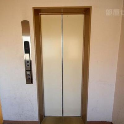 
						エレベータついてます。