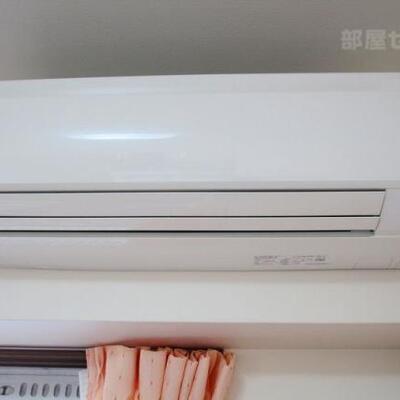
						大きいエアコン。