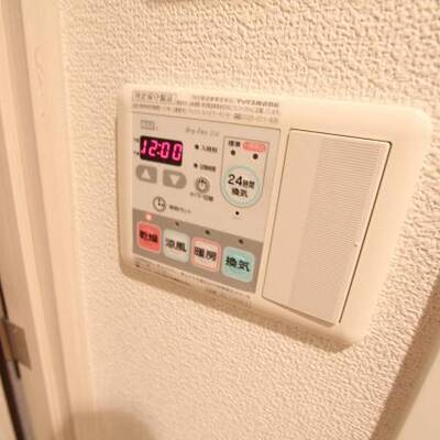 
						浴室乾燥機も付いてます