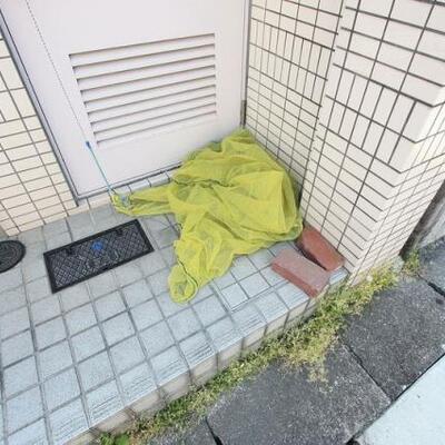 
						ゴミ捨てはすぐ。