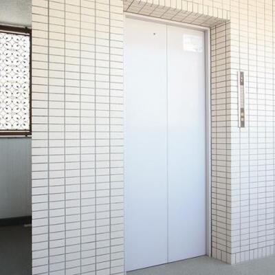 
						エレベーターあります。